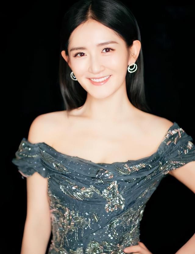 张杰鸟巢庆功宴全员喜提花式奖状 音乐痴呆的执着典范